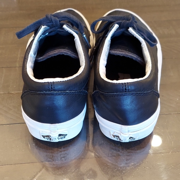 Vans Leather Low Top Old Skool Shoe - Picture 4 of 10